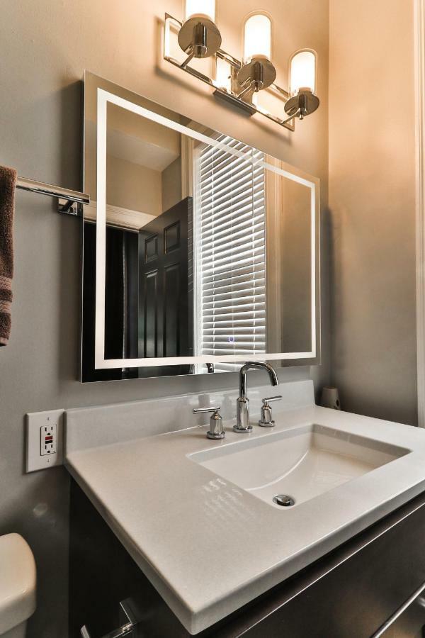 Luxury Apt W/ Spectrum Mood Lighting - Historic Cherokee Street Antique Row Maryland Heights Kültér fotó
